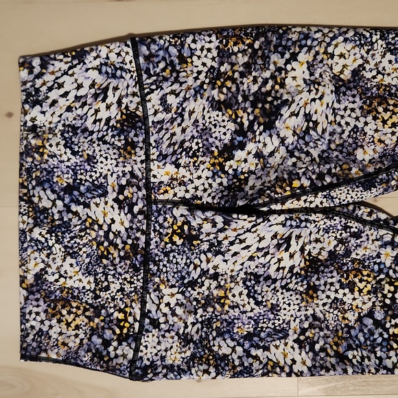 🔻Lululemon Wunder Under Tights HR Crop 23"  Floral Size 8 - Picture 3 of 7